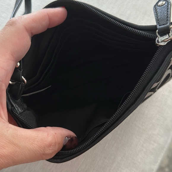 Moving - Picture 3 of 3